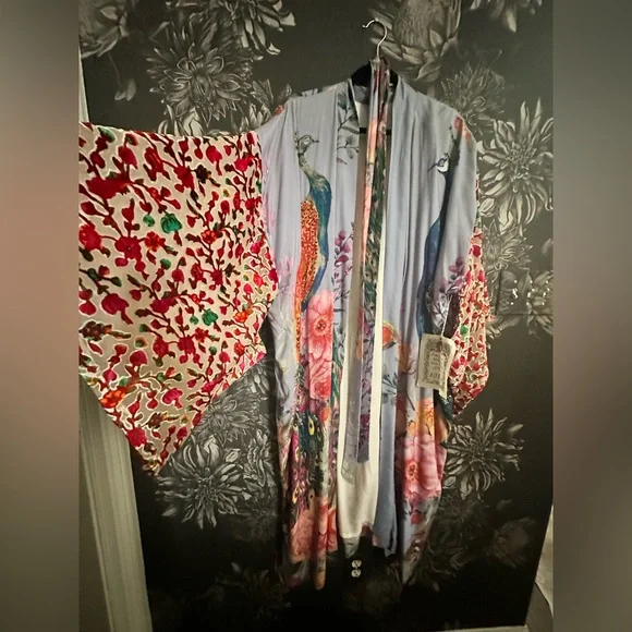 Aratta Robe - Picture 10 of 11